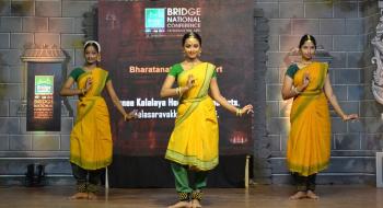 Performance of Vanee Kalalaya Heaven of  Fine Arts 